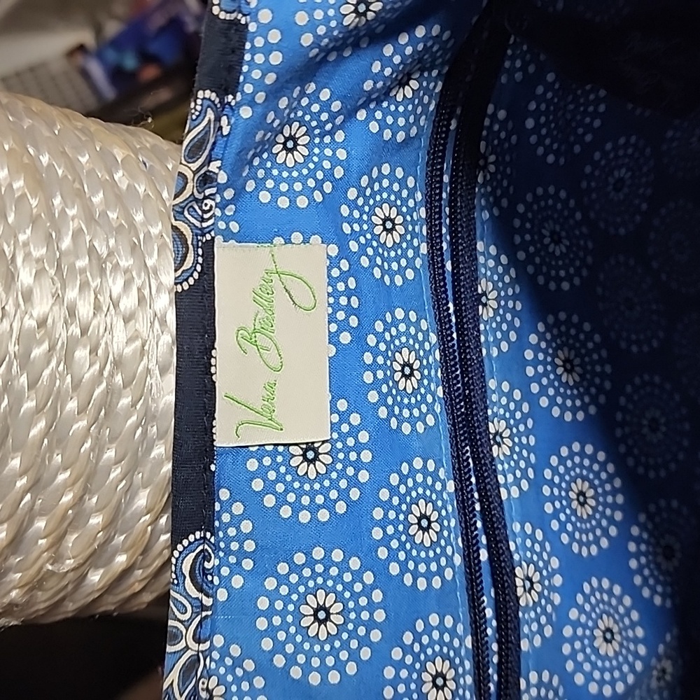 Vera Bradley blue 14" over the shoulder purse with magnetic clasp - Picture 3 of 3